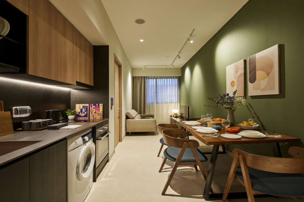 Mber @ TCT Teck Chye Terrace serviced apartment 4BR kitchen living dining v3